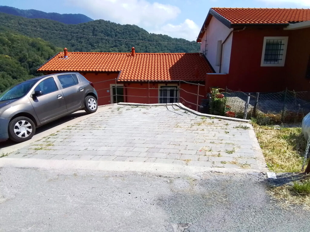 Parcheggio esterno, Anita B&B Uscio